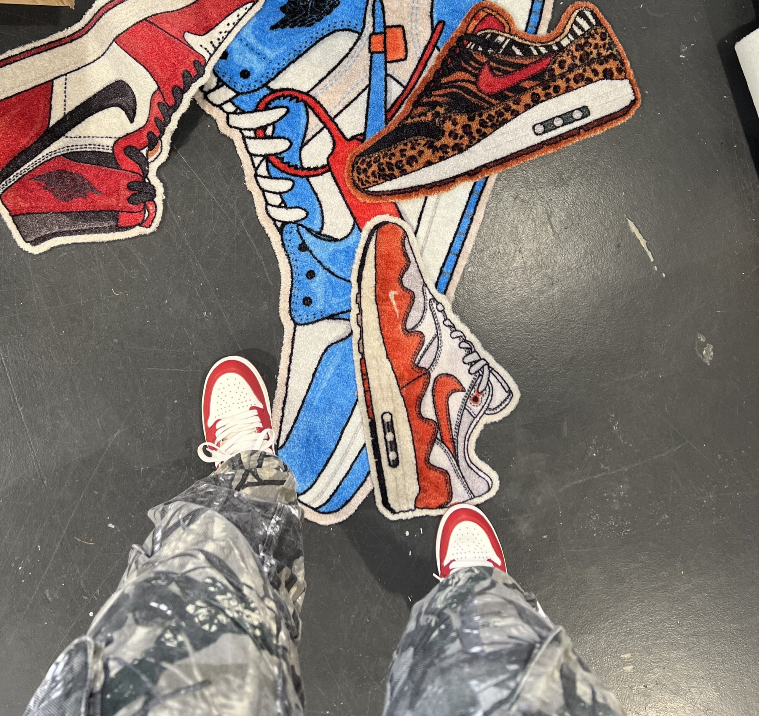 Step in Style: Hoe Sneaker Vloerkleden Jouw Ruimte naar een Hoger Niveau Kunnen Tillen